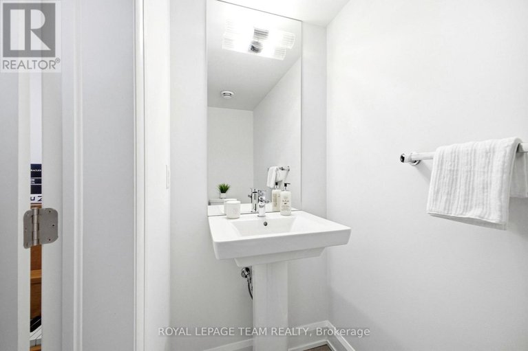 29635214/526-edison-avenue/mckellarhighland/ottawa/ontario/K2A3Y5_32