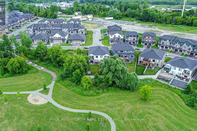 28592646/568-knotridge-street/mer-bleuebradley-estatesanderson-park/ottawa/ontario/K1W0M2_31