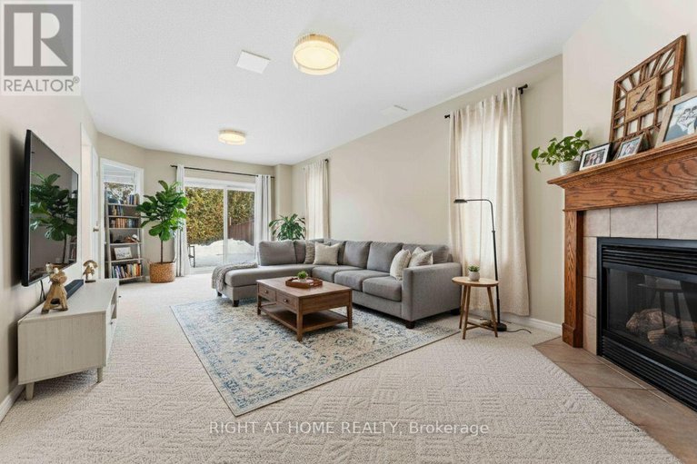 29403444/4-castle-glen-crescent/glencairnhazeldean/ottawa/ontario/K2L4H1_26