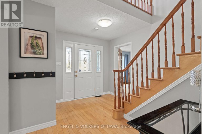 29015610/4720-whispering-willow-drive/sarsfieldbearbrook/ottawa/ontario/K4B1J1_4