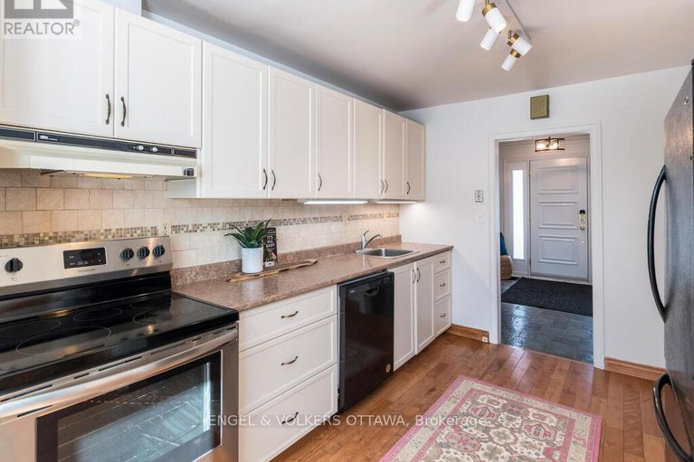 29358841/878-dunlevie-avenue/mckellar-heightsglabar-park/ottawa/ontario/K2A2Z4_13