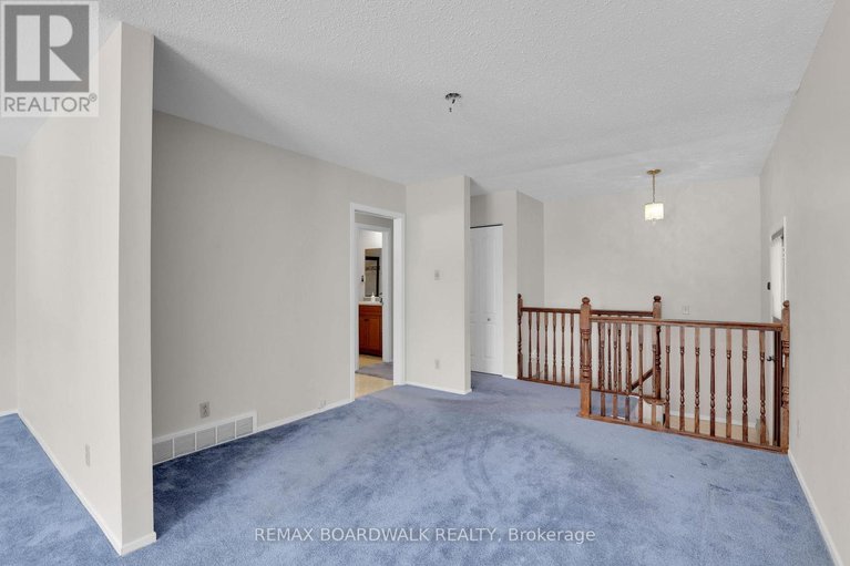 29432299/116-old-colony-road/glencairnhazeldean/ottawa/ontario/K2L1M2_15