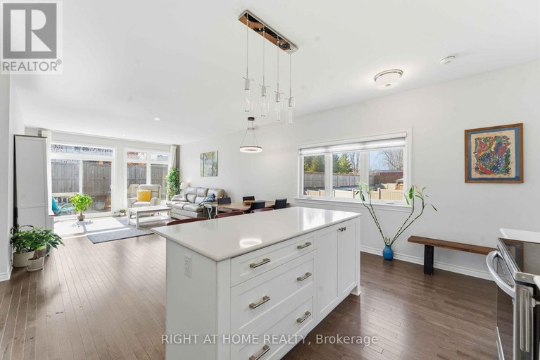 29564019/272-maygrass-way/remainder-of-stittsville-area/ottawa/ontario/K2S2K9_10