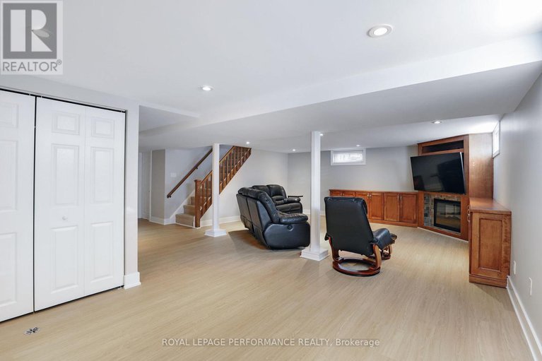 28924054/1347-highgate-road/parkway-park/ottawa/ontario/K2C2Y5_26