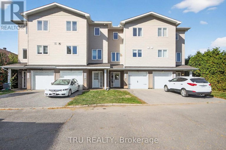 29412687/2642-palings-private/emerald-woodssawmill-creek/ottawa/ontario/K1T4A4_4