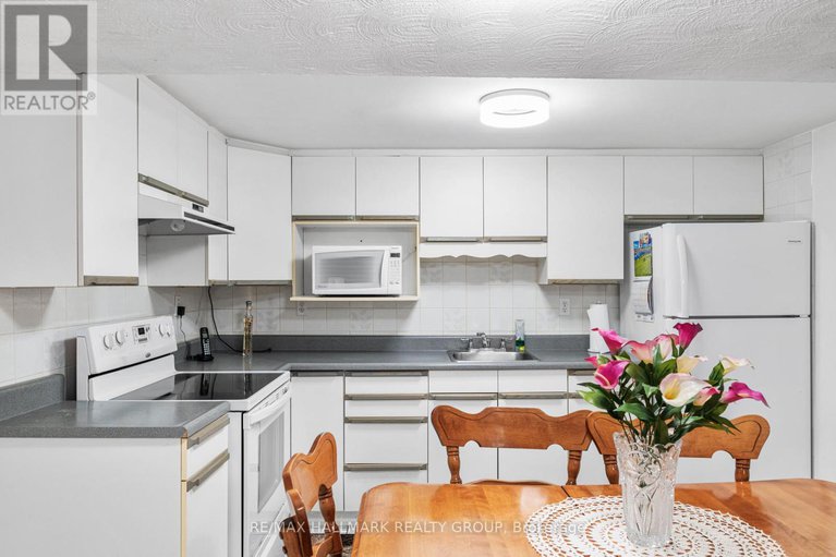 28477413/141-dahlia-avenue/applewood-acres/ottawa/ontario/K1H6G1_24