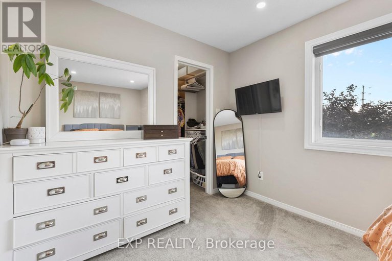 28582296/225-kincardine-drive/glencairnhazeldean/ottawa/ontario/K2V1C5_12