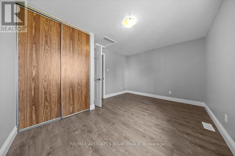 28857204/6482-bilberry-drive/convent-glen-north/ottawa/ontario/K1C4N8_23