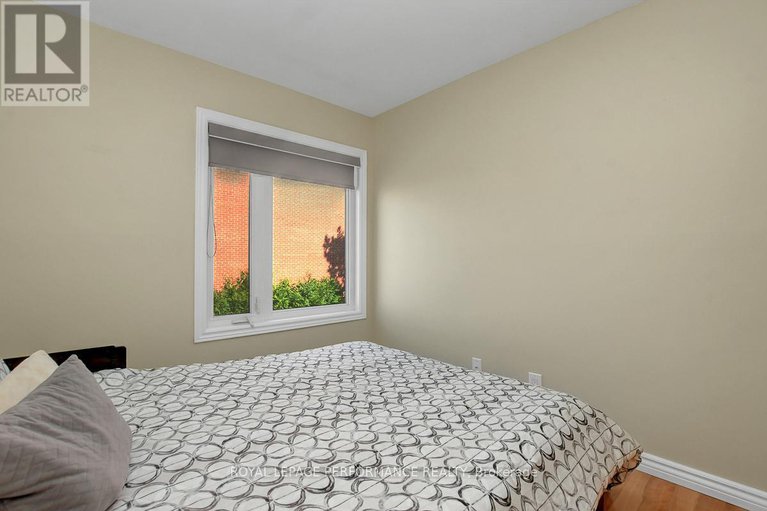 29048192/3-2-columbus-avenue/overbrook/ottawa/ontario/K1K1R3_24