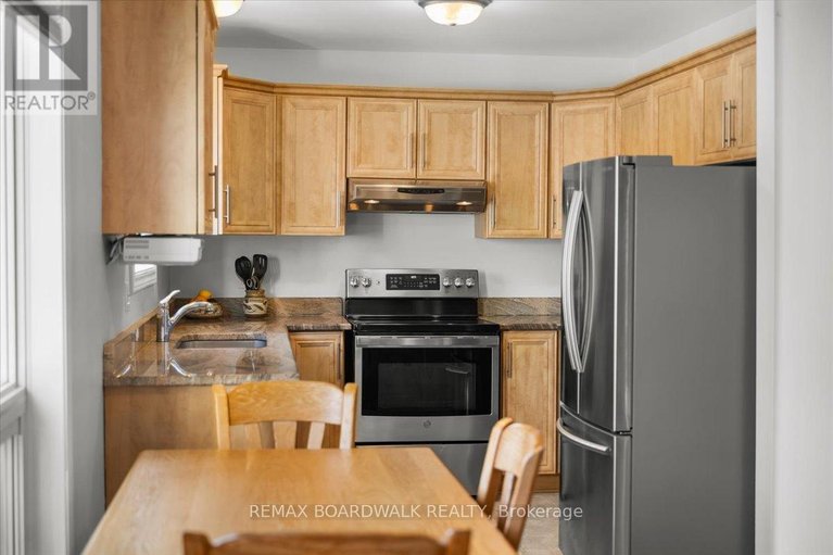 29633977/6241-st-albans-court/convent-glen-north/ottawa/ontario/K1C3C5_16