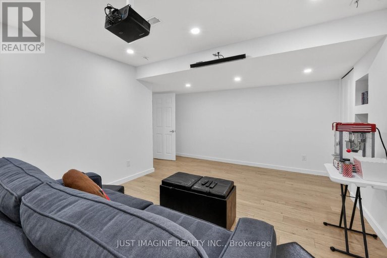 29583767/32-edenbridge-court/mer-bleuebradley-estatesanderson-park/ottawa/ontario/K1W0P1_45