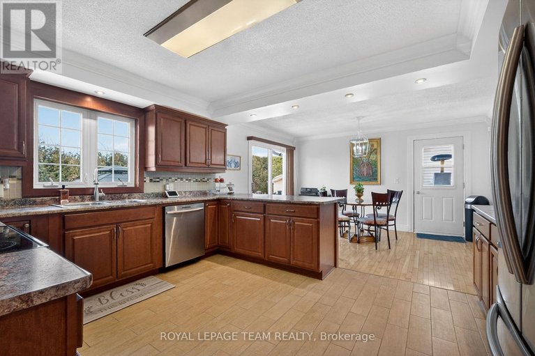 29437879/955-lacroix-road/clarencerockland-twp/clarence-rockland/ontario/K0A2A0_19