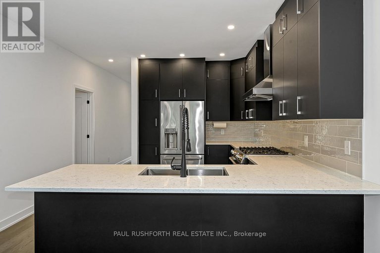 28592646/568-knotridge-street/mer-bleuebradley-estatesanderson-park/ottawa/ontario/K1W0M2_12