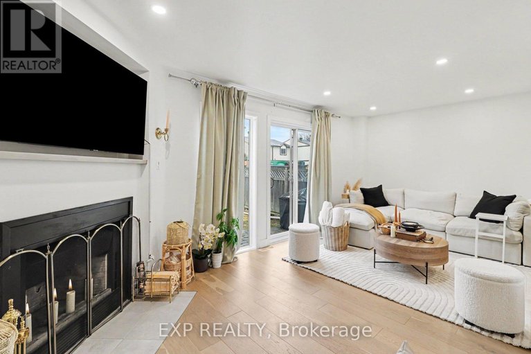 29593810/358-valade-crescent/fallingbrookpineridge/ottawa/ontario/K4A2V7_9