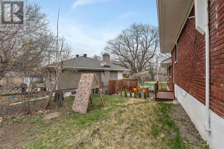 29684996/735-chapman-boulevard/elmvale-acres/ottawa/ontario/K1G1T7_32