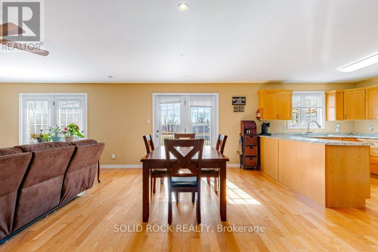 28671866/9-grove-street/iroquois/south-dundas/ontario/K0E1K0_13
