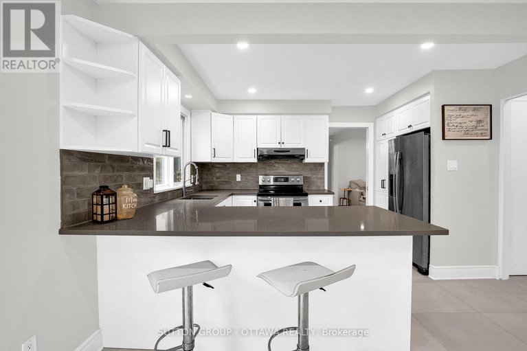28219527/13-weatherwood-crescent/pineglencountry-place/ottawa/ontario/K2E7C5_18