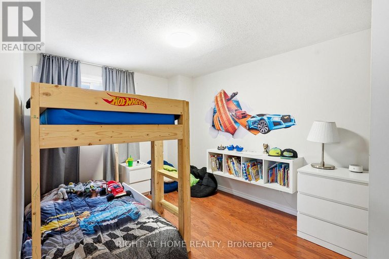 29178225/1633-lafrance-drive/queenswood-heights-south/ottawa/ontario/K1E2L7_16