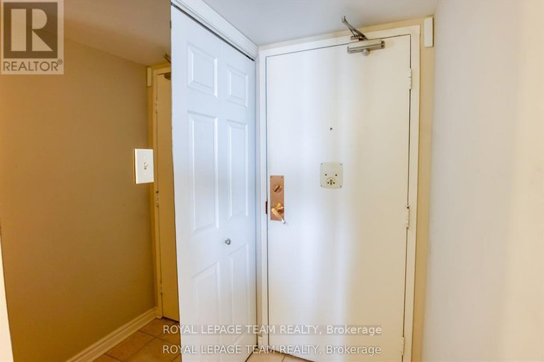 29082658/2006-1195-richmond-road/woodroffe/ottawa/ontario/K2B8E4_13