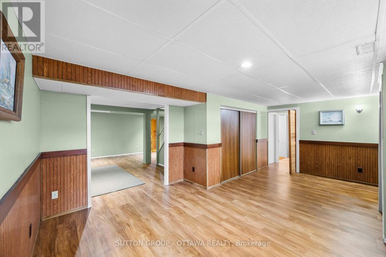 29556235/2391-ogilvie-road/beacon-hill-north/ottawa/ontario/K1J7N4_34