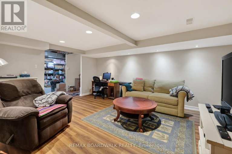 29607397/7925-jeanne-darc-boulevard-n/orleans-wood/ottawa/ontario/K1C2C7_27