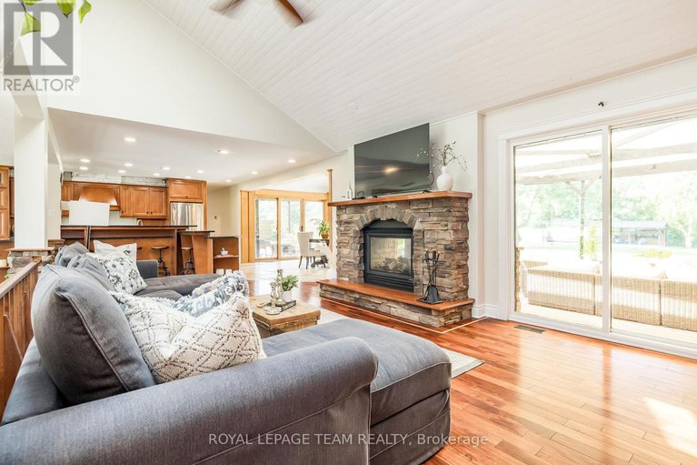 28666858/1216a-river-road/manotick-east-to-manotick-station/ottawa/ontario/K4M1B4_7