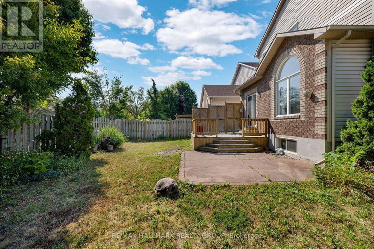 28728271/1087-rocky-harbour-crescent/riverside-southgloucester-glen/ottawa/ontario/K1V1V4_42