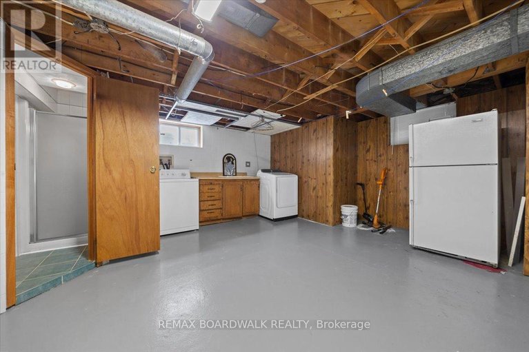 29678881/72-crownhill-street/cardinal-heights/ottawa/ontario/K1J7K8_22