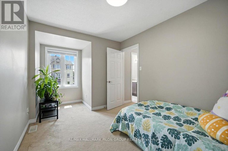 28557149/129-sunshine-crescent/notting-hillsummerside/ottawa/ontario/K4A0V3_16