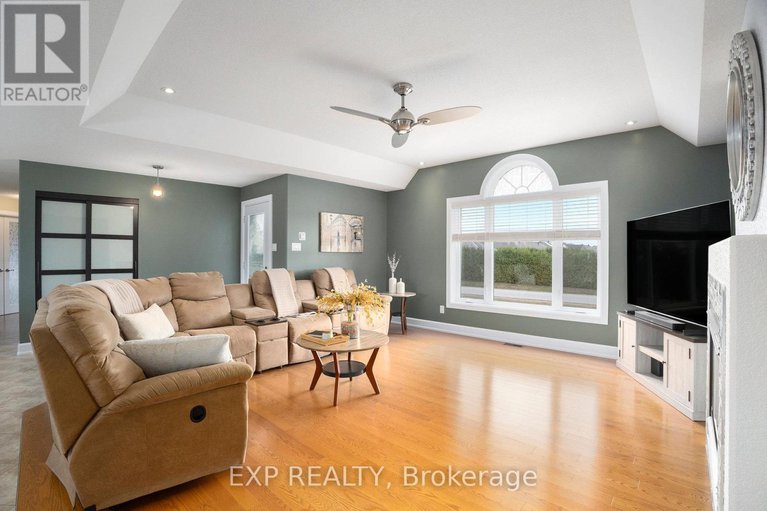 28990239/2003-farisita-drive/vars-village/ottawa/ontario/K0A3H0_5