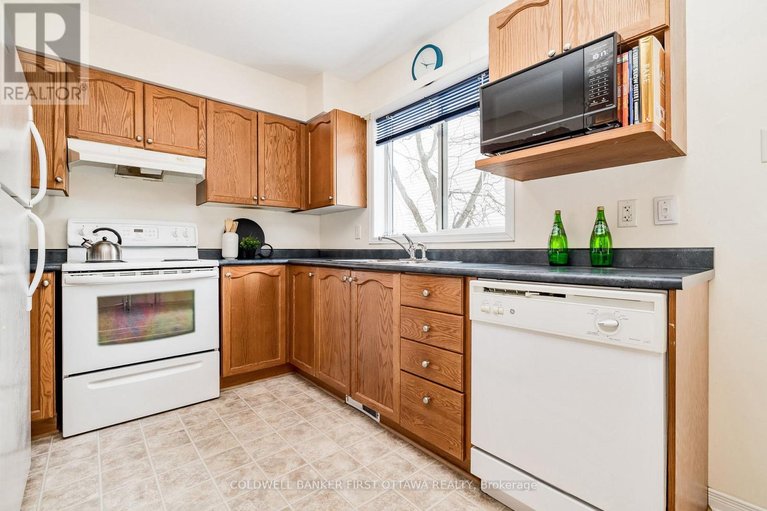 29452271/389-wiffen-private/westcliffe-estates/ottawa/ontario/K2H1G4_10