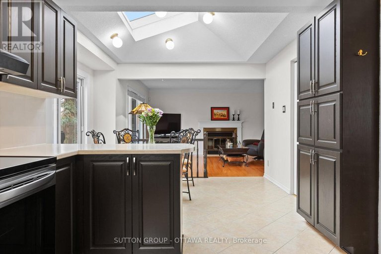 29615591/540-des-conifers-crescent/fallingbrookgardenway-south/ottawa/ontario/K4A3E2_12