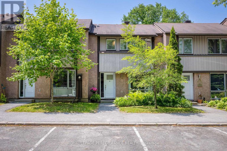 28471884/49-reaney-court/beaverbrook/ottawa/ontario/K2K1W7_1