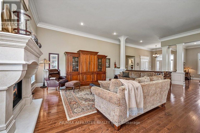 28568193/1530-creagan-court/cumberland-estates/ottawa/ontario/K4C0A5_15