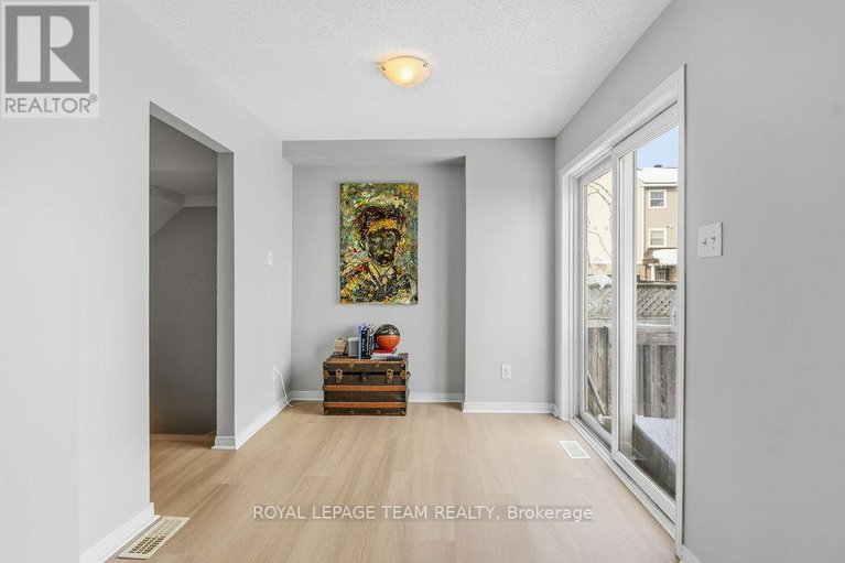 29379496/402-sadar-private/cedargrovefraserdale/ottawa/ontario/K2J3T3_11