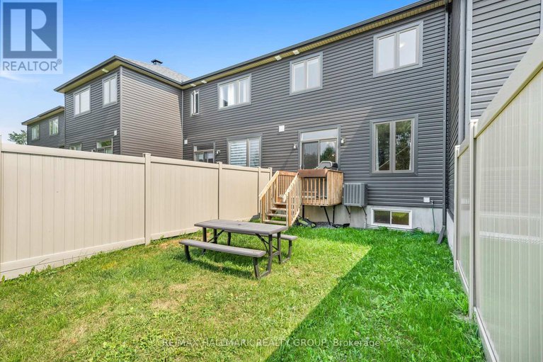 28711470/404-premiere-lane/town-of-rockland/clarence-rockland/ontario/K4K0M7_28