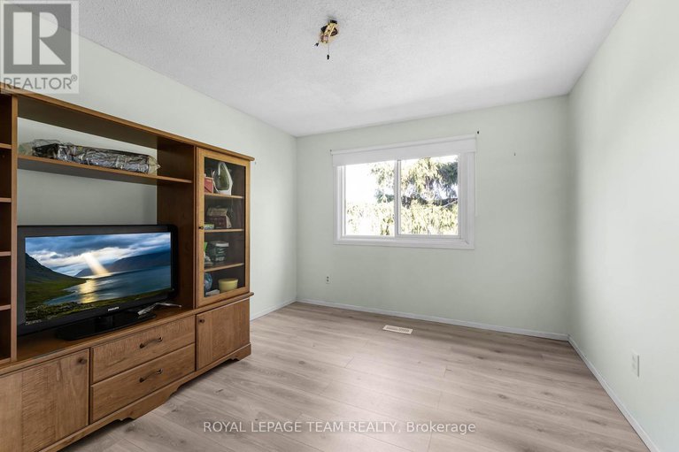 28777869/11-2415-southvale-crescent/sheffield-glenindustrial-park/ottawa/ontario/K1B4T9_20