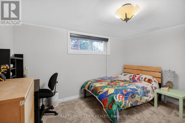 29456628/998-harkness-avenue-avenue/riverside-park/ottawa/ontario/K1V6P2_29