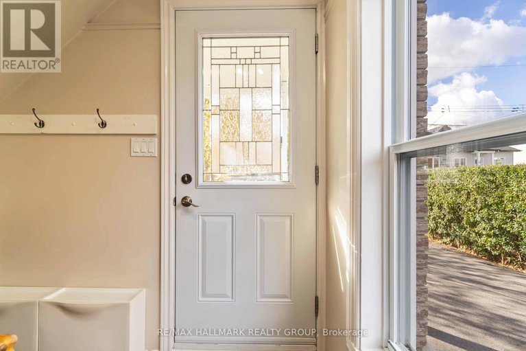 29069268/835-powers-street/town-of-rockland/clarence-rockland/ontario/K4K1K4_3