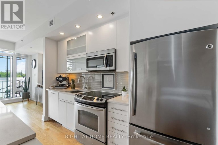 28464174/501-98-richmond-road/westborohampton-park/ottawa/ontario/K1Z0B2_12