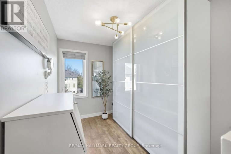 29578405/128-songbird-private/westcliffe-estates/ottawa/ontario/K2H0A2_21