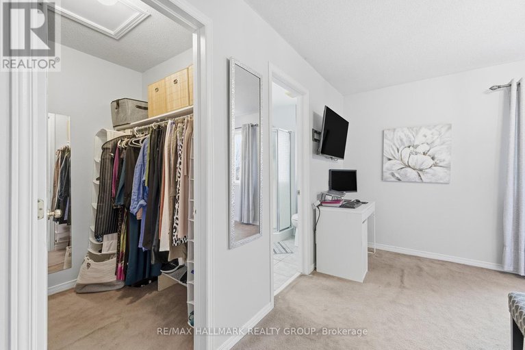 29246861/142-inverkip-avenue/hunt-club-parkgreenboro/ottawa/ontario/K1T4C3_31