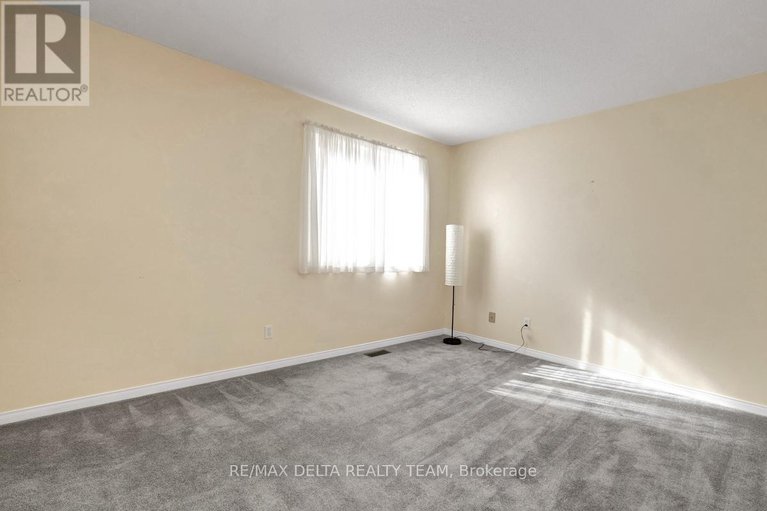 29436632/798-lalande-terrace/fallingbrookridgemount/ottawa/ontario/K4A2M4_26