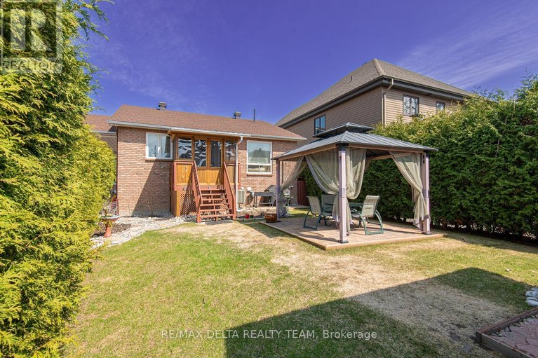 29649021/892-beauchamp-avenue/hiawatha-parkconvent-glen/ottawa/ontario/K1C3A7_41