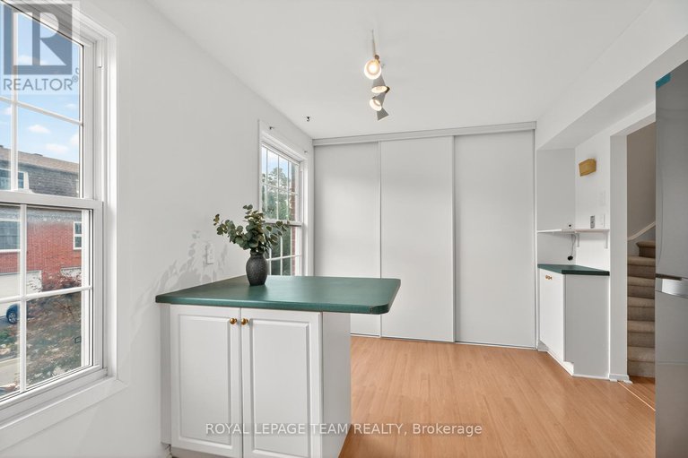 29077083/9-moorside-private/carleton-heights/ottawa/ontario/K2C3P4_17