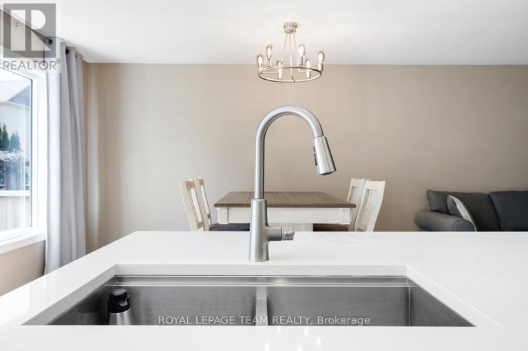 29641680/576-chardonnay-drive/avalon-east/ottawa/ontario/K4A4J9_19