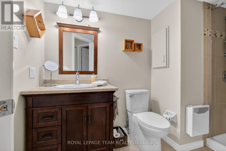 29521537/202a-62-donald-street/overbrook/ottawa/ontario/K1K1N2_23