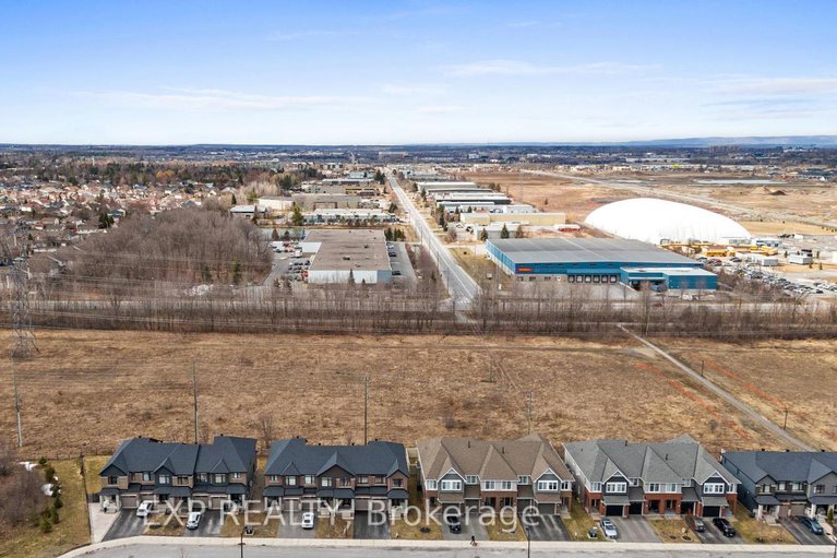 28297698/653-putney-crescent/stittsville-south/ottawa/ontario/K2S2N7_43