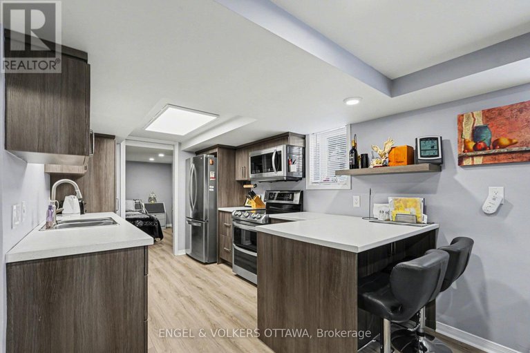 29374555/87-king-george-street/overbrookcastle-heights/ottawa/ontario/K1K1V4_24