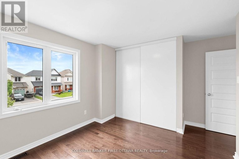 28518556/2459-esprit-drive/avalon-east/ottawa/ontario/K4A0S3_29